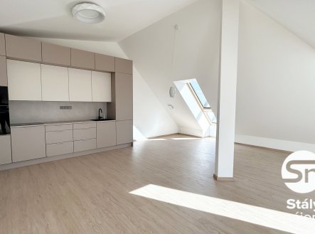 Pronájem bytu, 2+kk, 85 m²