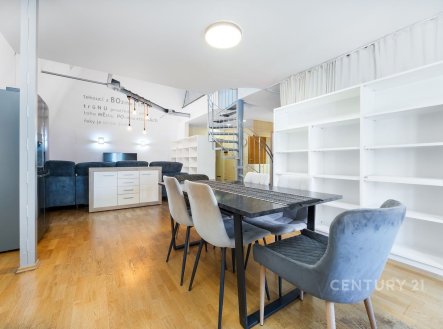 Pronájem bytu, garsoniéra, 146 m²