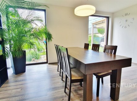 Pronájem domu/vily, 207 m²