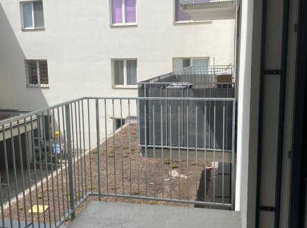 Pronájem bytu, 1+kk, 2 467 m²
