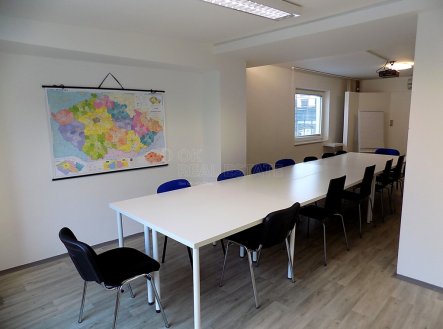 Pronájem kanceláře, 250 m²