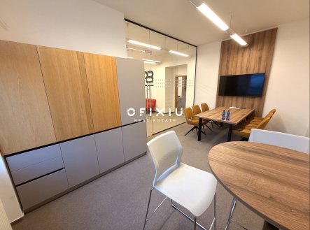 Pronájem kanceláře, 71 m²