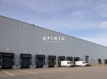 Pronájem komerčního objektu, sklad, 8 000 m²