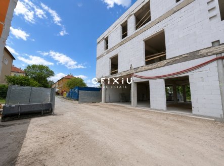 prodej-komercnich-prostor-v-novem-projektu-prior-az-320-m2-kromeriz-chatgpt-image-14-5-2026-1afc1c | Prodej - obchodní prostor, 183 m²