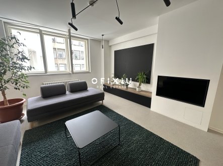 Pronájem kanceláře, 380 m²