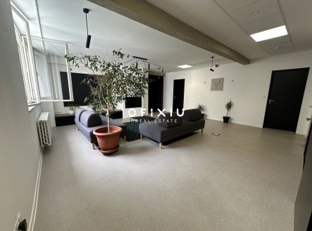 Pronájem kanceláře, 380 m²