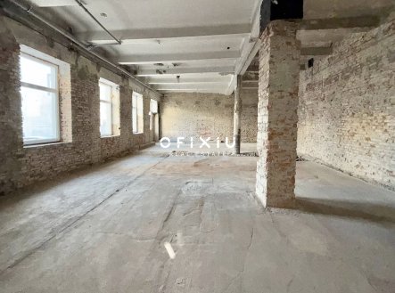Pronájem obchodní prostory, 1 500 m²