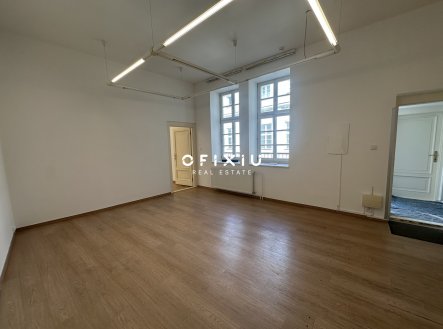 Pronájem kanceláře, 100 m²