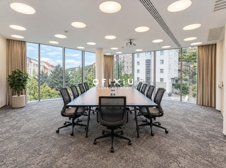 Pronájem kanceláře, 750 m²