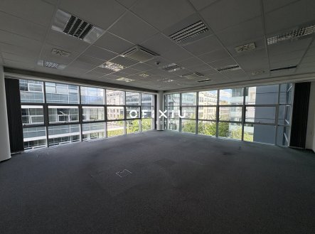 Pronájem kanceláře, 1 006 m²