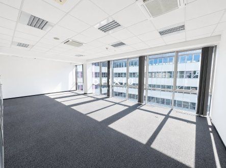 Pronájem kanceláře, 2 208 m²