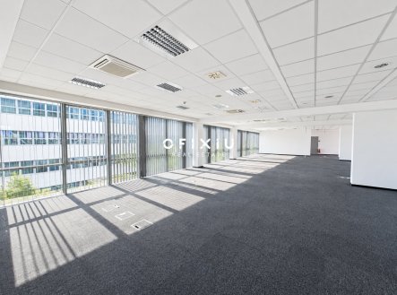 Pronájem kanceláře, 2 208 m²