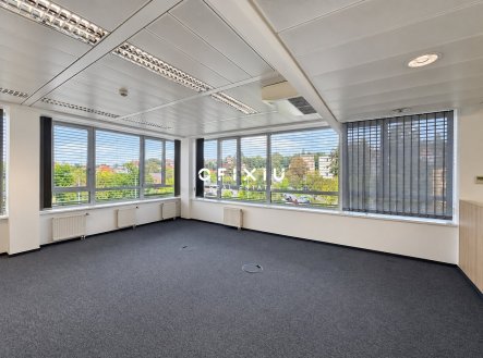 Pronájem kanceláře, 281 m²