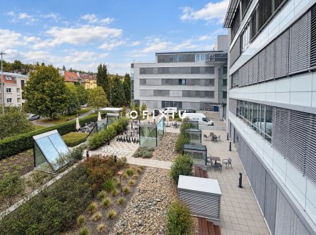Pronájem kanceláře, 1 045 m²