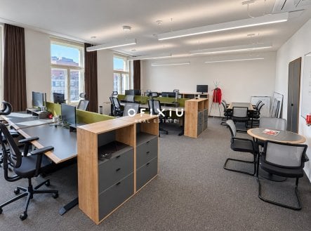 Pronájem kanceláře, 294 m²