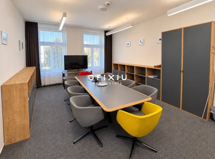 Pronájem kanceláře, 294 m²