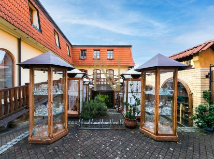 Pronájem obchodní prostory, 140 m²