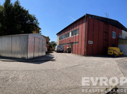 Prodej výrobní prostory, 900 m²