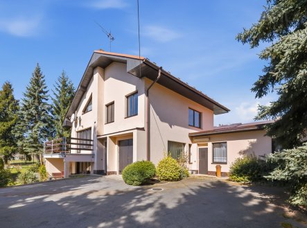 Fotka 2 | Prodej - dům/vila, 235 m²