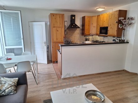 Pronájem bytu, 4+kk, 107 m²