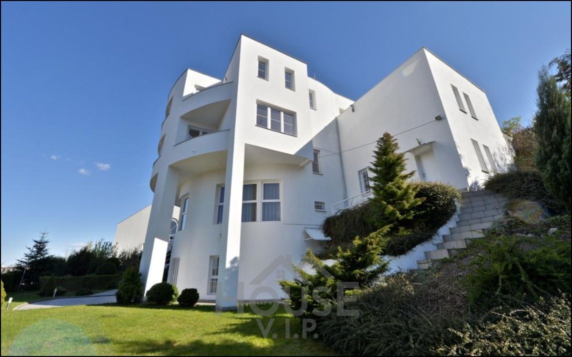 Pronájem vily, 839 m², Praha 5 - Smíchov.