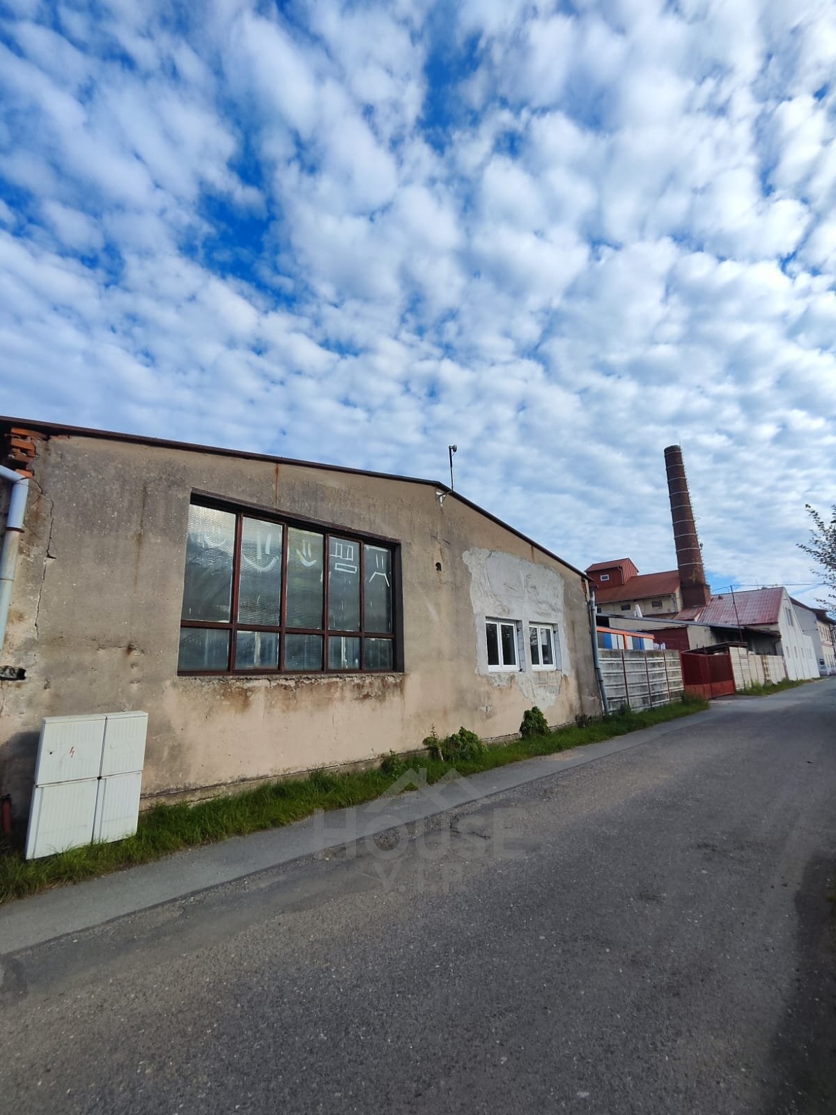 Prodej areálu 1.800 m², Sportovní, Přelouč.