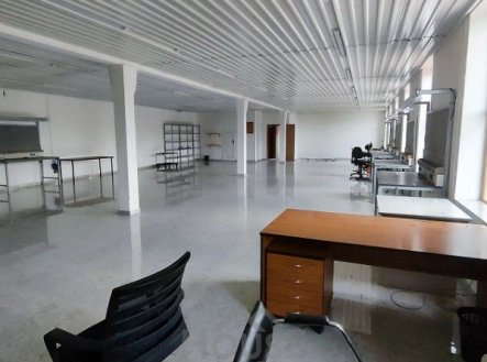 Pronájem obchodní prostory, 1 800 m²
