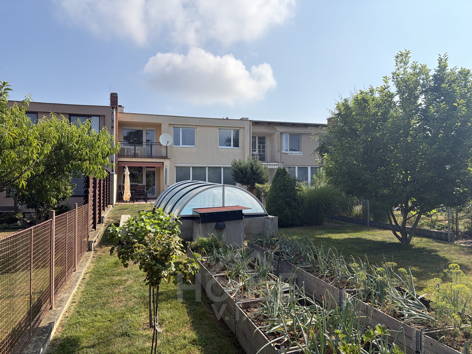 Prodej rodinného domu 280 m² s bazénem a garáží, pozemek 466 m² – Benešov