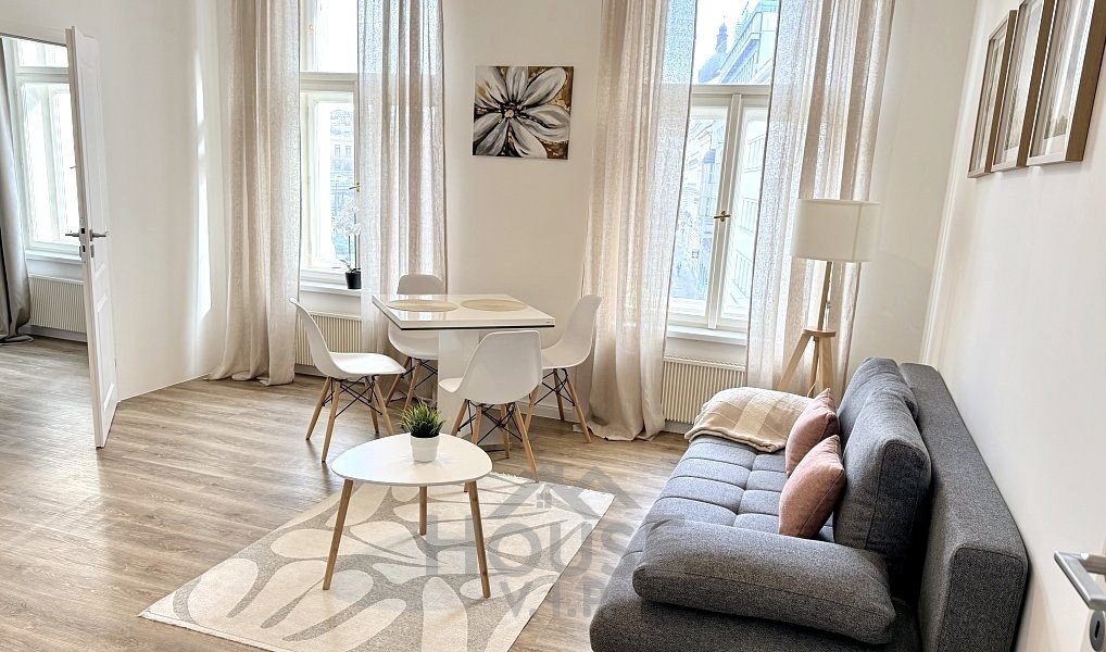 Prodej bytu 2+kk 42 m², Praha 1 – Petrská