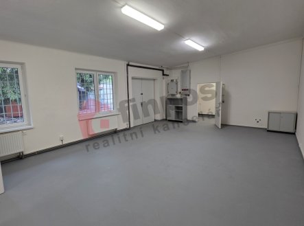 Pronájem komerčního objektu, průmyslový areál, 110 m²