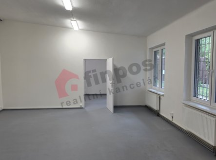 Pronájem komerčního objektu, průmyslový areál, 110 m²