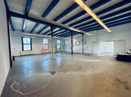 Pronájem komerčního objektu, obchodní centrum, 152 m²