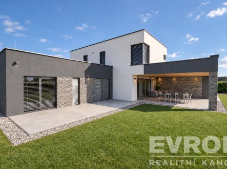 Pronájem domu/vily, 376 m²