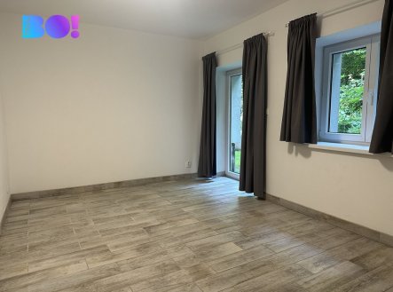 Pronájem bytu, 1+1, 600 m²
