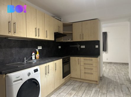 Pronájem bytu, 1+1, 600 m²