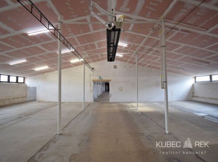 Pronájem skladu, 561 m²