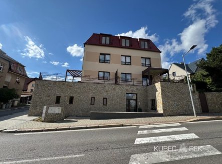 Pronájem kanceláře, 42 m²