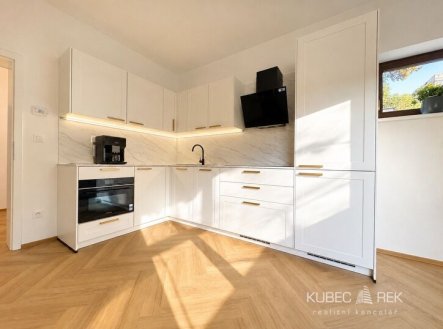 Pronájem kanceláře, 42 m²