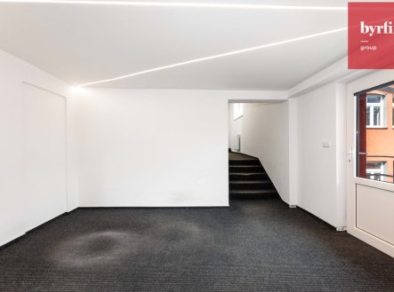 Pronájem kanceláře, 273 m²