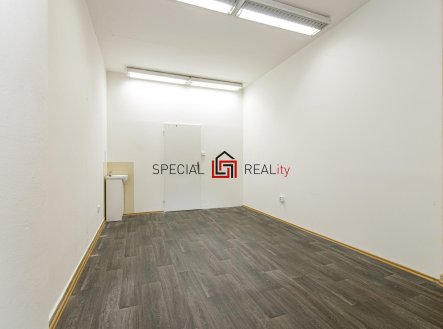 Prodej komerčního objektu, jiný, 61 m²