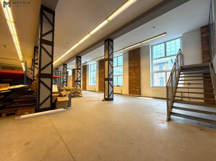 Pronájem obchodní prostory, 468 m²