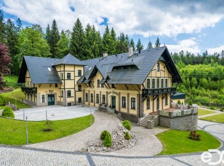 Prodej hotel, 2 930 m²