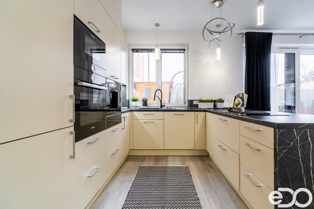 a7308898-hdr.jpg