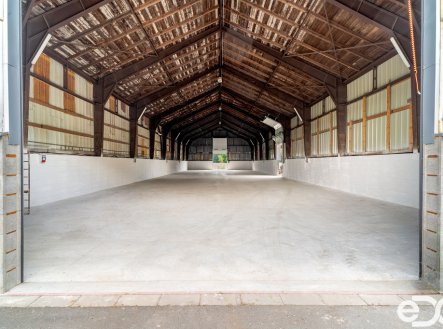 Pronájem skladu, 766 m²
