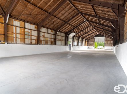 Pronájem skladu, 766 m²