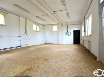 Pronájem kanceláře, 300 m²