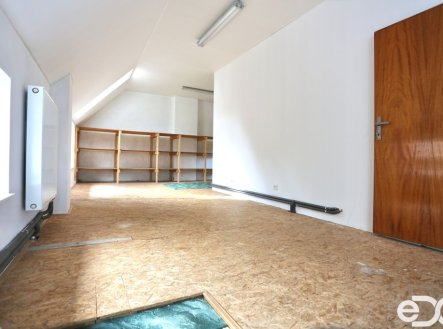 Pronájem kanceláře, 300 m²