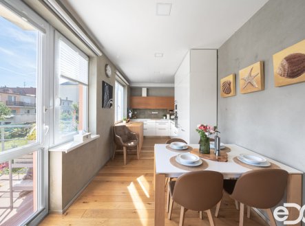 Pronájem bytu, 3+kk, 90 m²
