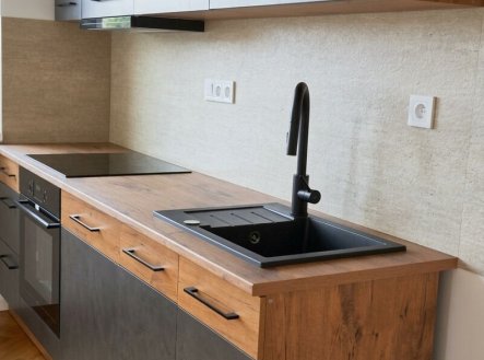 Pronájem bytu, 2+kk, 688 m²