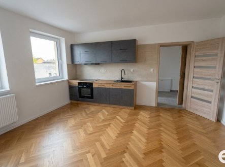Pronájem bytu, 2+kk, 688 m²